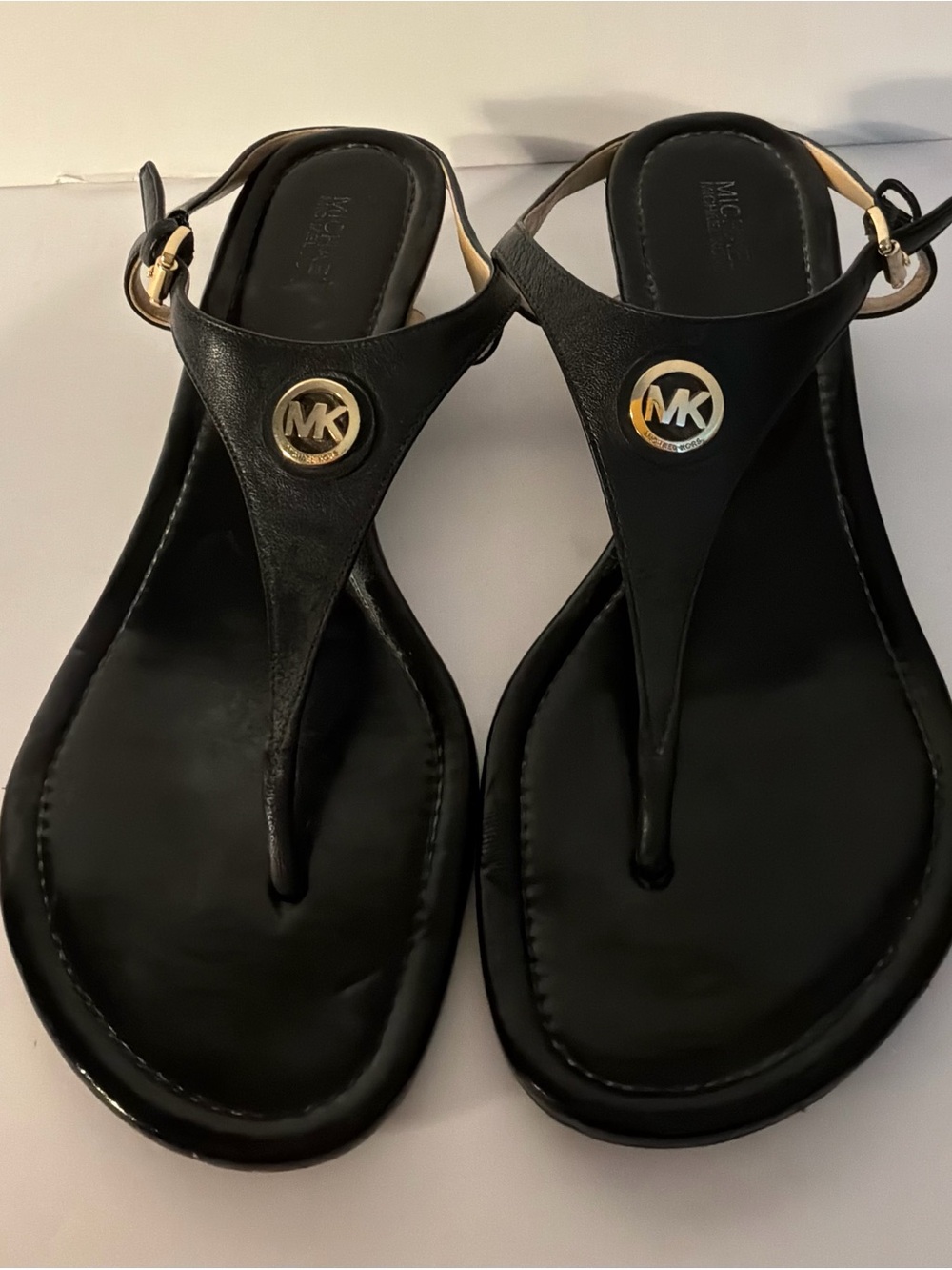MICHAEL KORS…Thong Leather Sandals